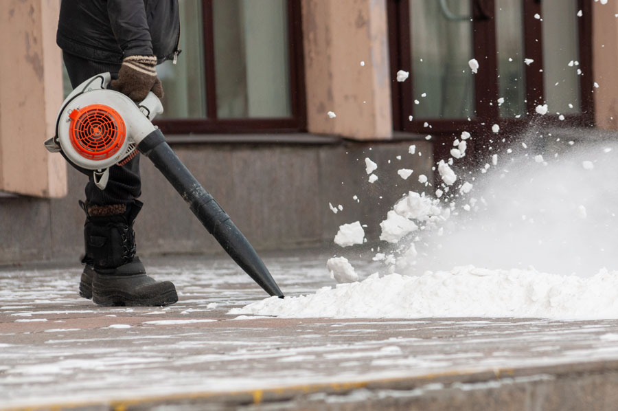 How to Melt Snow on a Driveway Without Salt